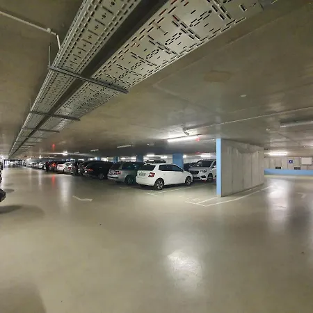 Center מלון 3*